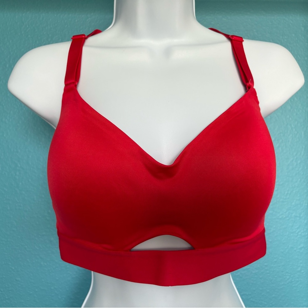 Victoria’s Secret incredible lightweight racerback sports bra